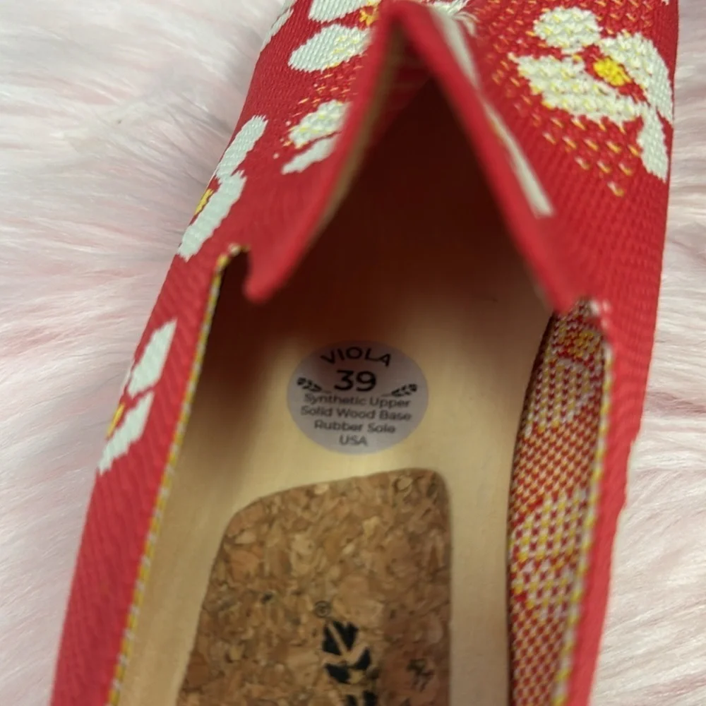 Stylish Floral Red Platform clogs